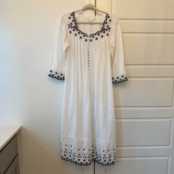 Eileen West Other - Eileen West Embroidery Nightgown